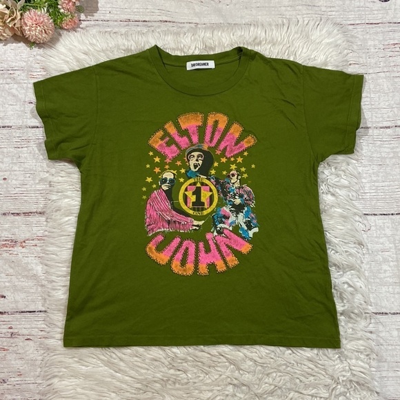 NWOT Daydreamer Elton John The One Solo Graphic Crewneck Tee in Olive Green - Picture 2 of 12